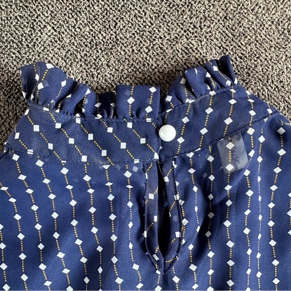 Really pretty blouse top navy blue xl - Picture 3 of 3